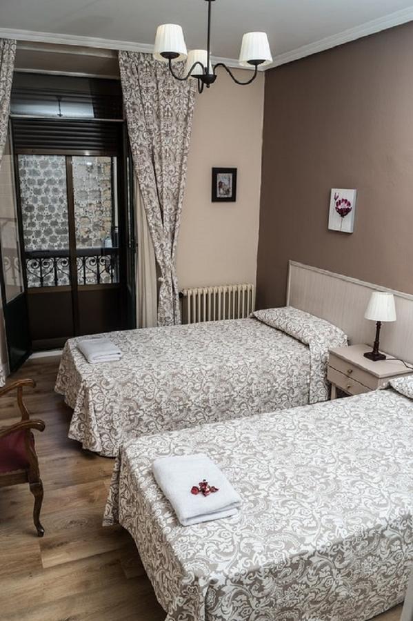 Apartamentos Turisticos Avila La Catedral Extérieur photo